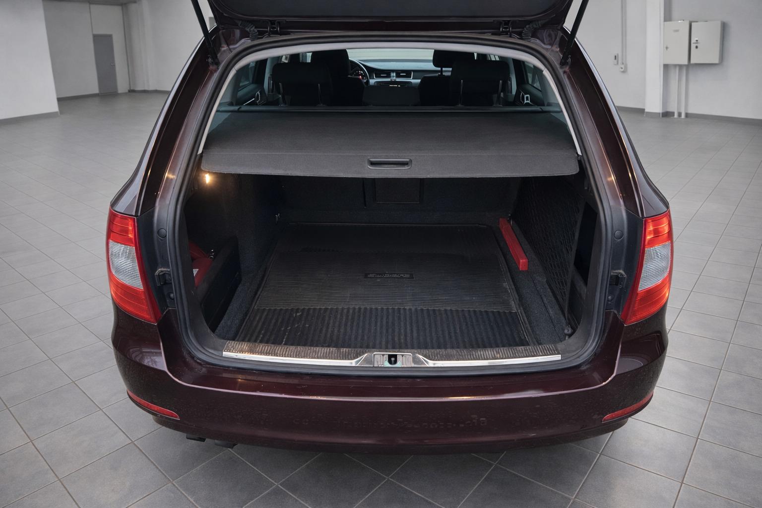 Škoda Superb 2012, kuva 7/18