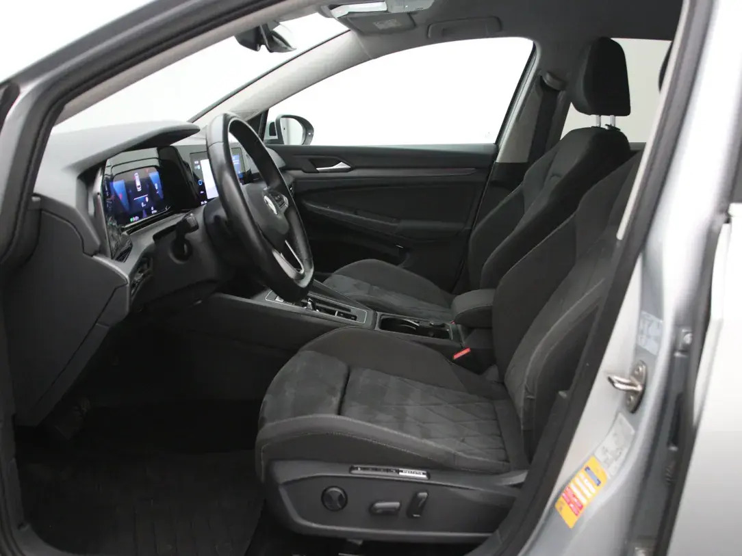Volkswagen Golf 2022, photo 4/10