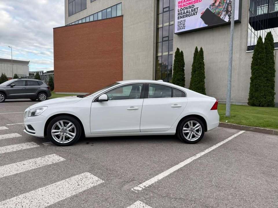 Volvo S60 2012, photo 4/10