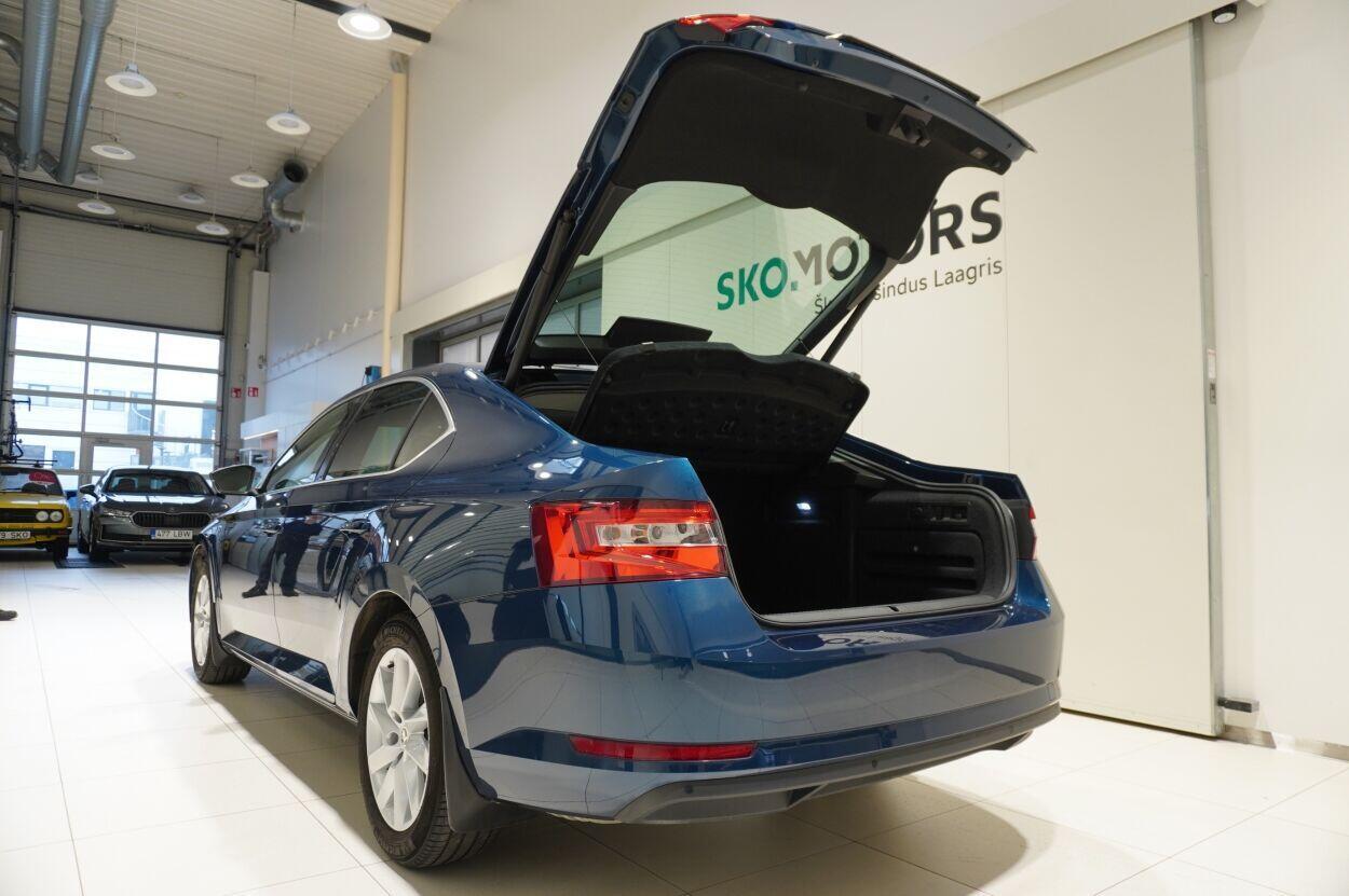 Škoda Superb 2023, photo 6/23