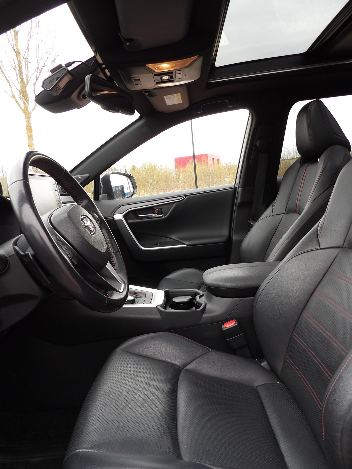 Toyota RAV4 2021, photo 6/10