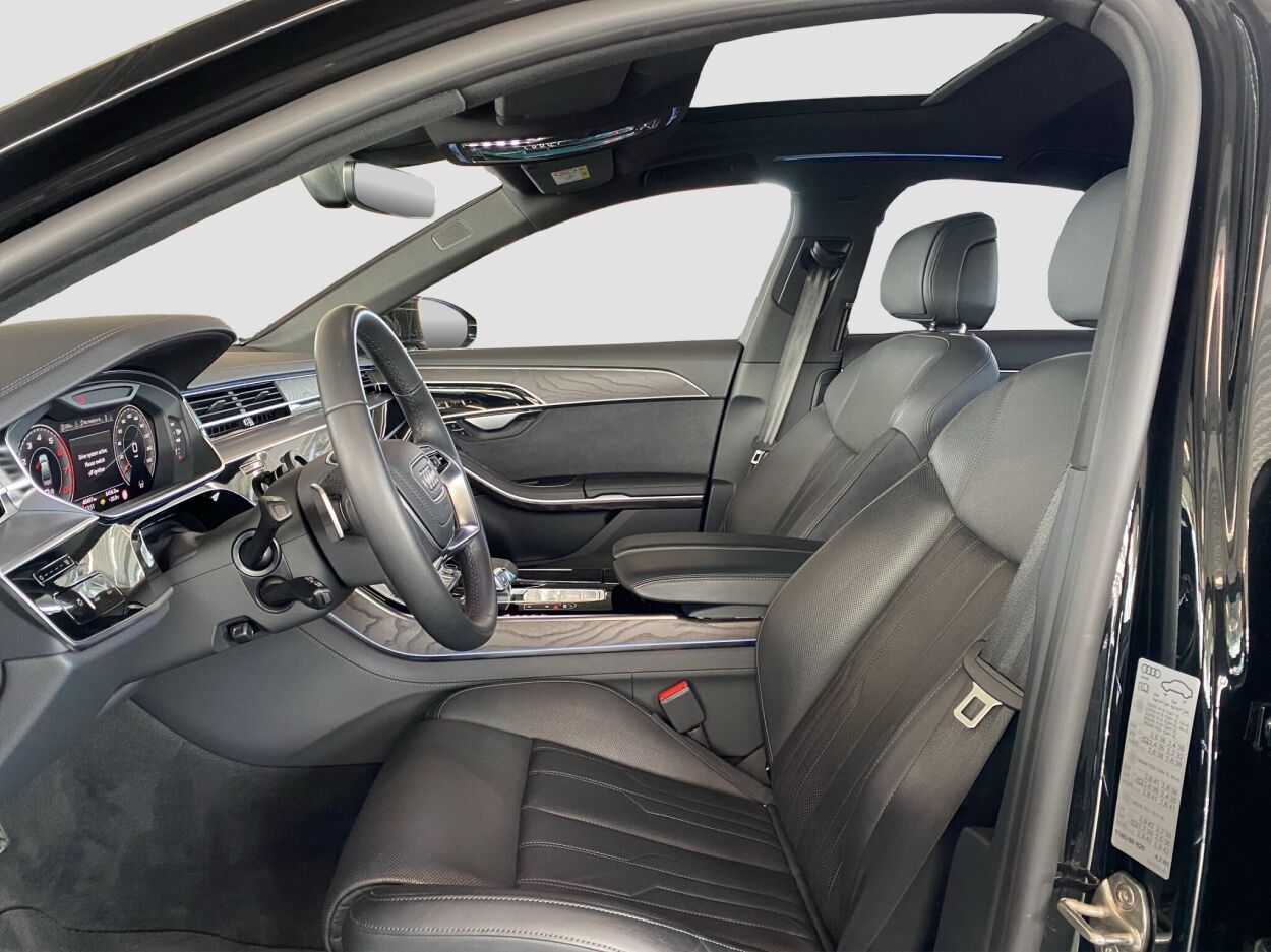 Audi A8 2022, photo 6/15