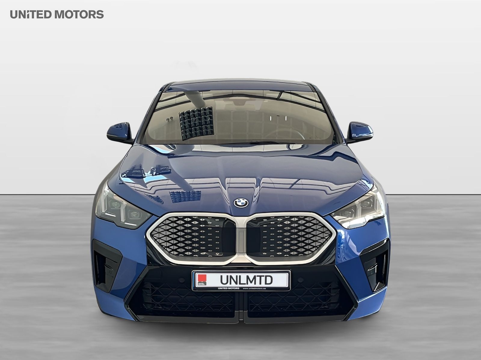 BMW iX2 2025, photo 2/19
