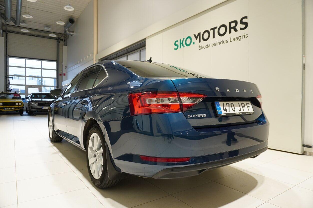 Škoda Superb 2023, photo 2/23