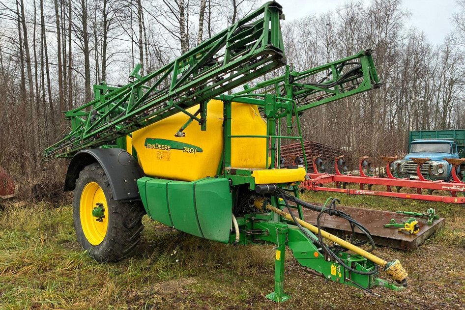 John Deere 740i