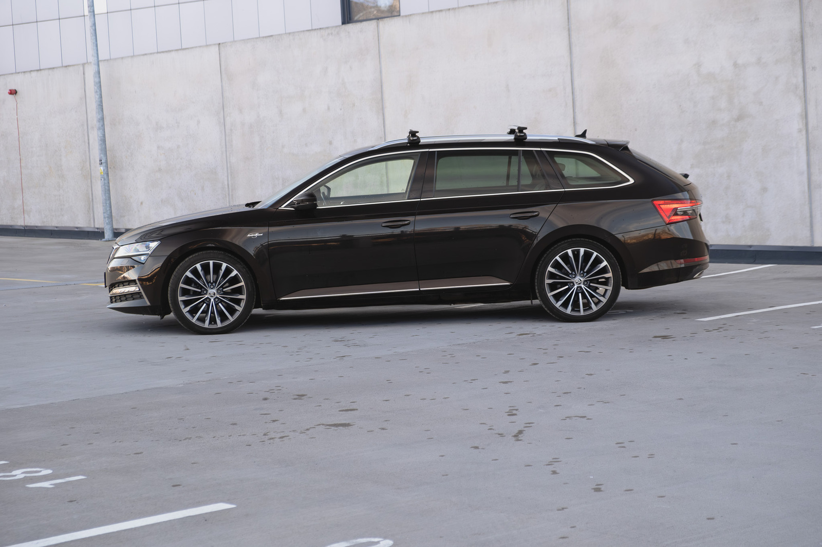 Škoda Superb 2021, photo 2/10
