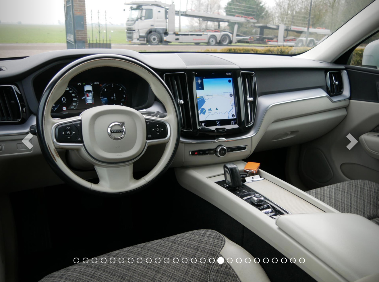 Volvo XC60 2020, photo 7/9