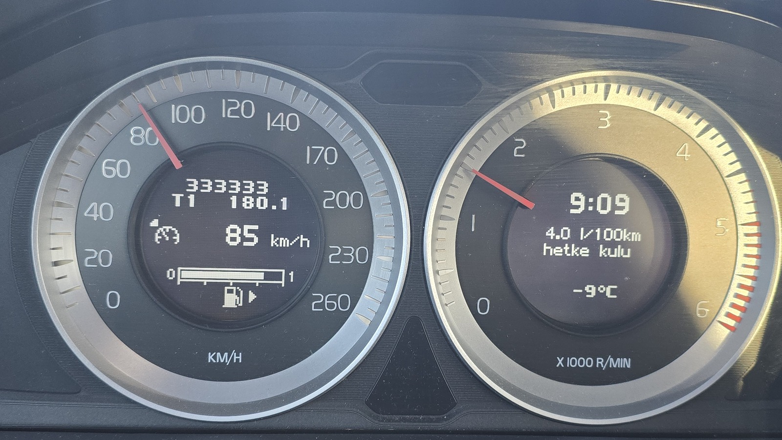 Volvo V60 2011, photo 5/13