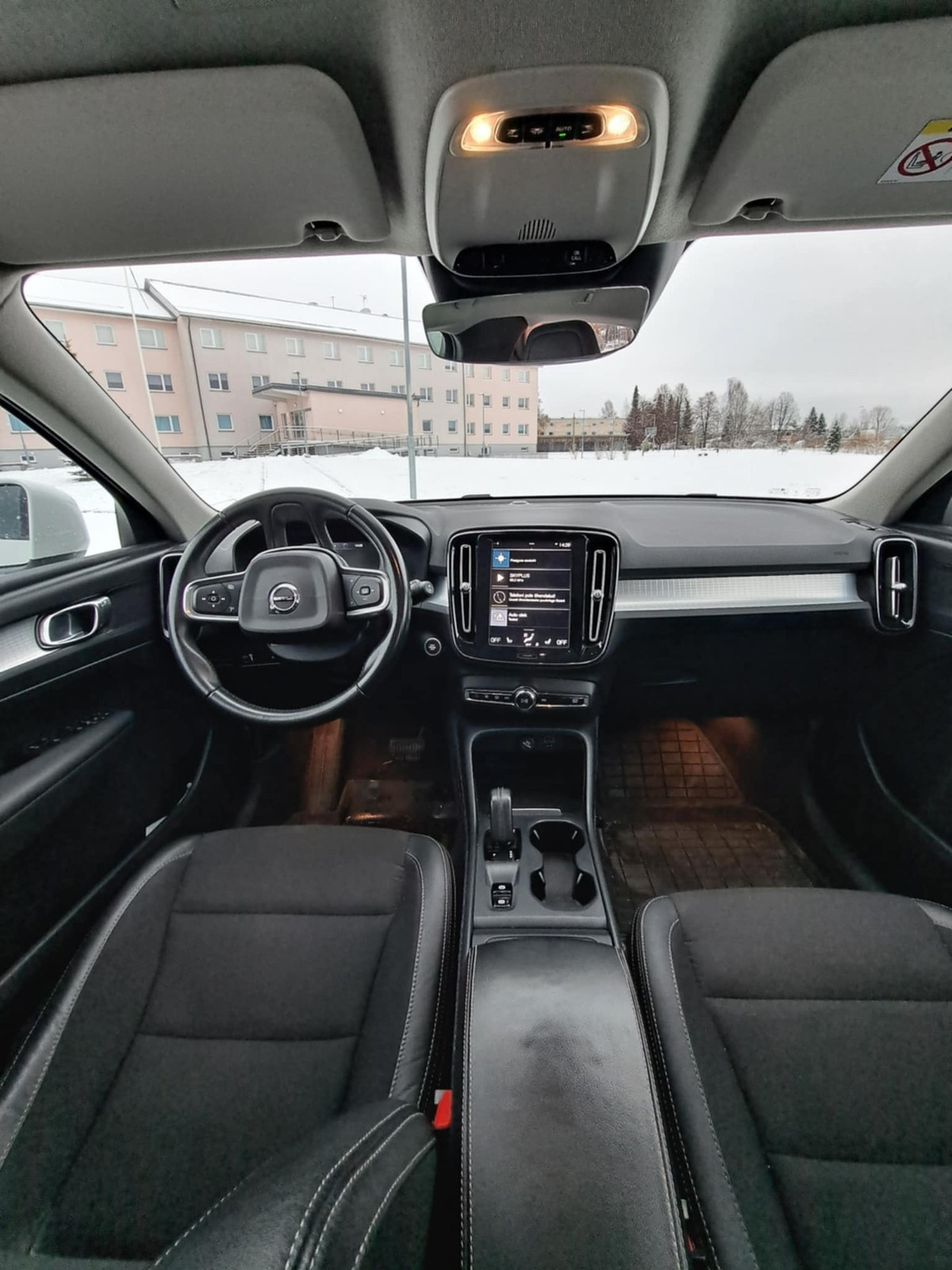 Volvo XC40 2020, photo 6/8