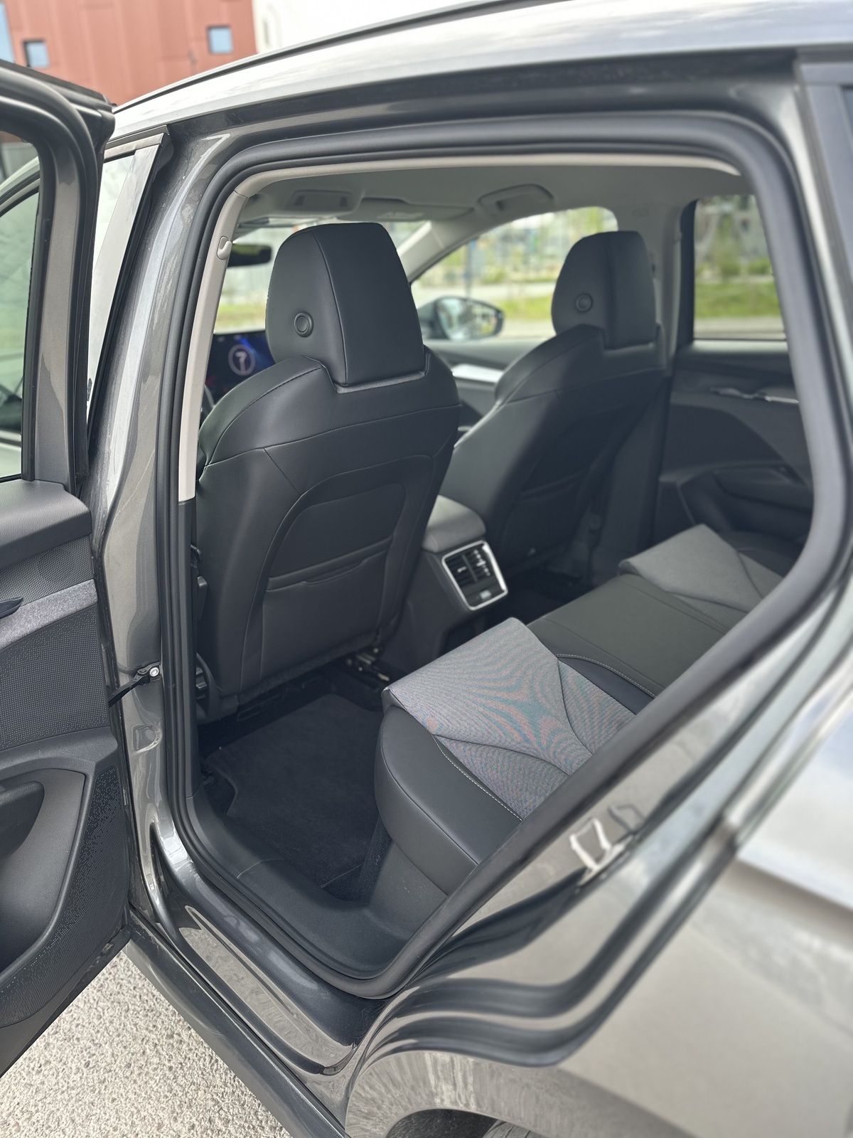Škoda Enyaq 2023, photo 7/10