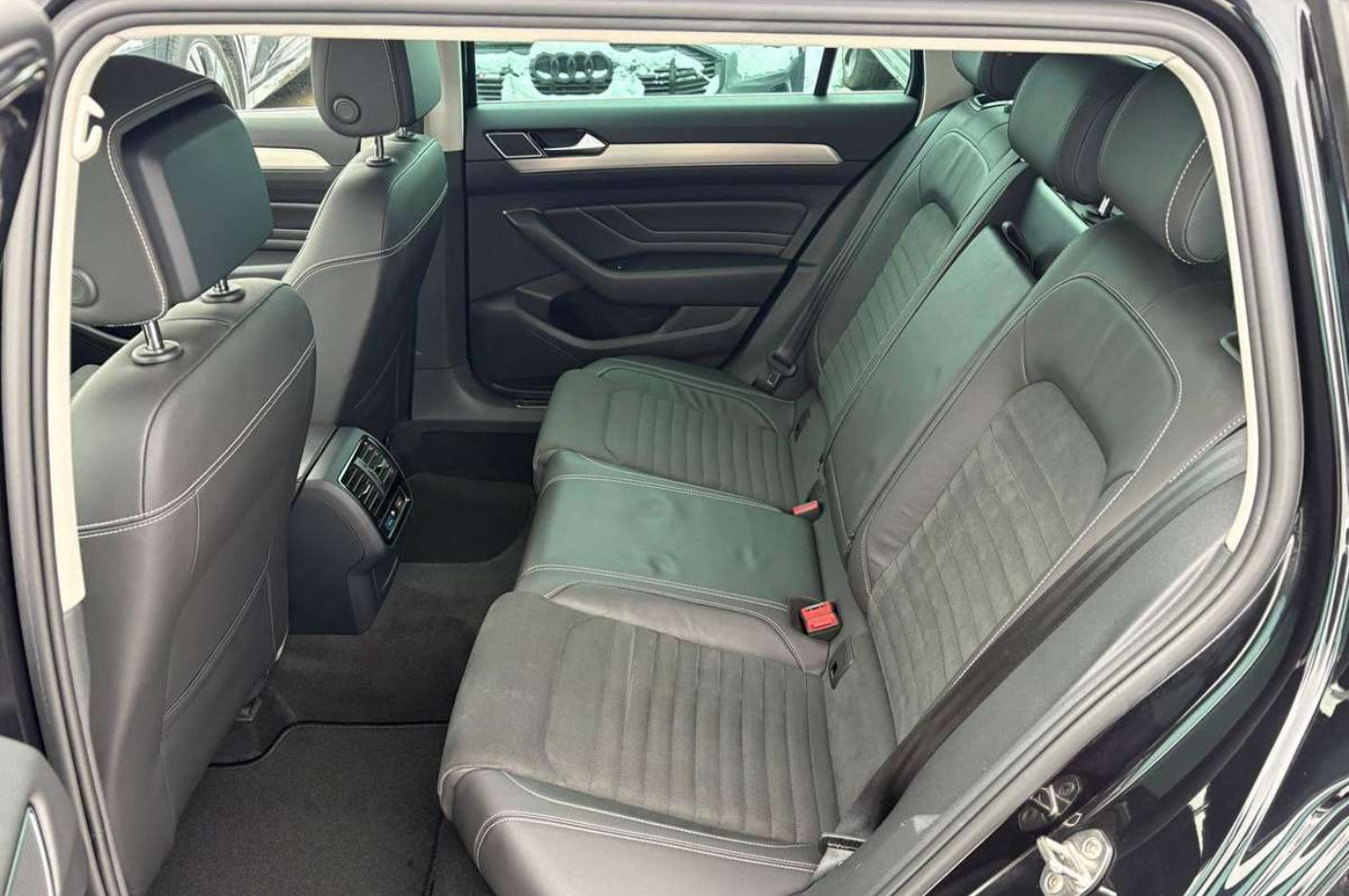 Volkswagen Passat Variant 2021, photo 7/9