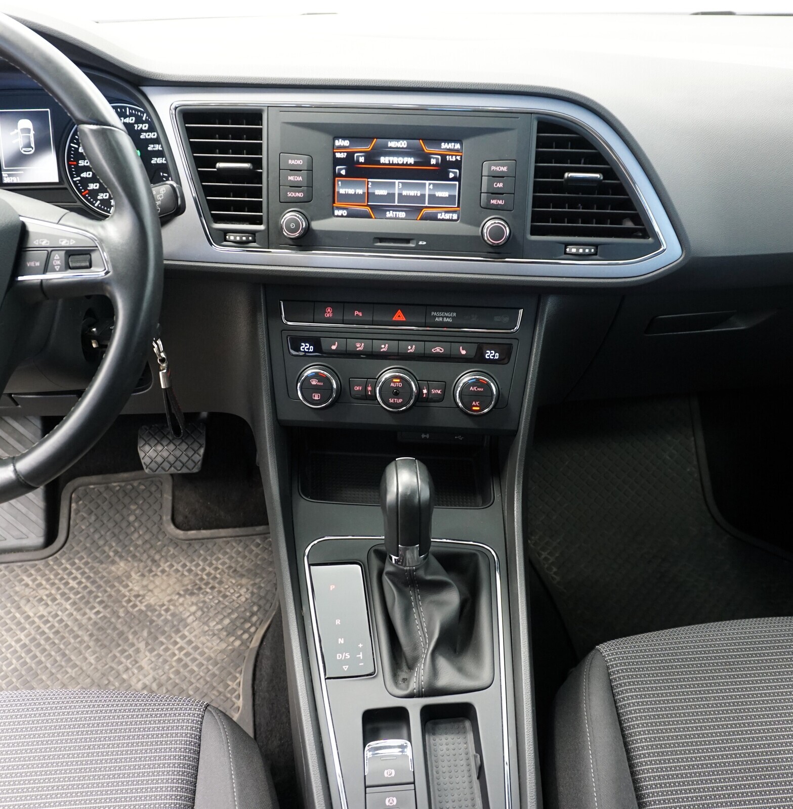 SEAT Leon 2020, kuva 6/8