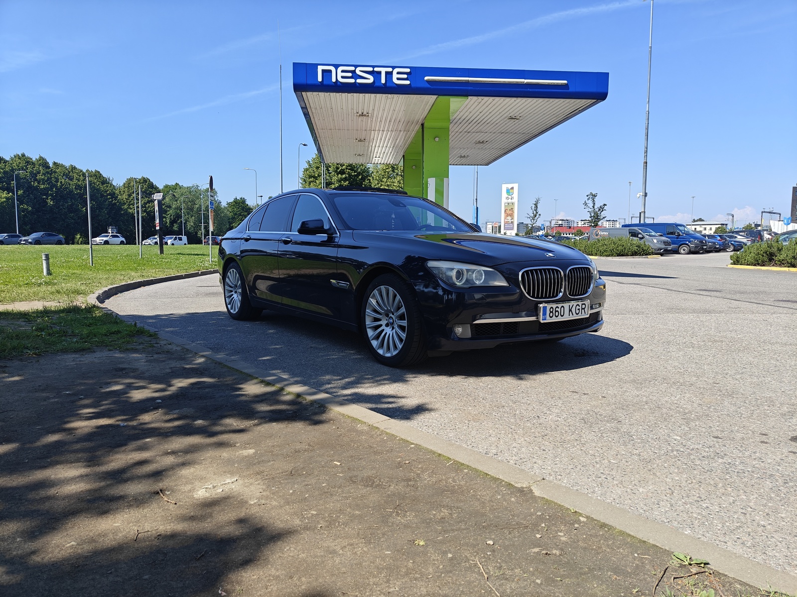 BMW 740