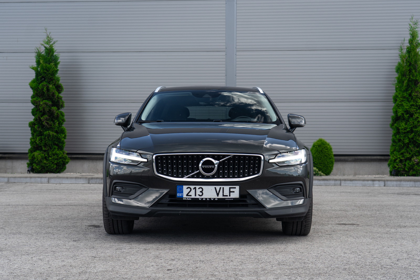 Volvo V60 Cross Country 2021, photo 2/25