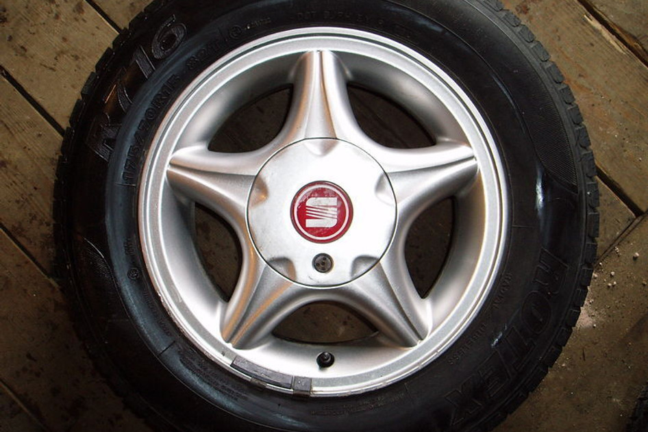 Подержанный стальной диск+летняя шина 175/70R13, Ronal