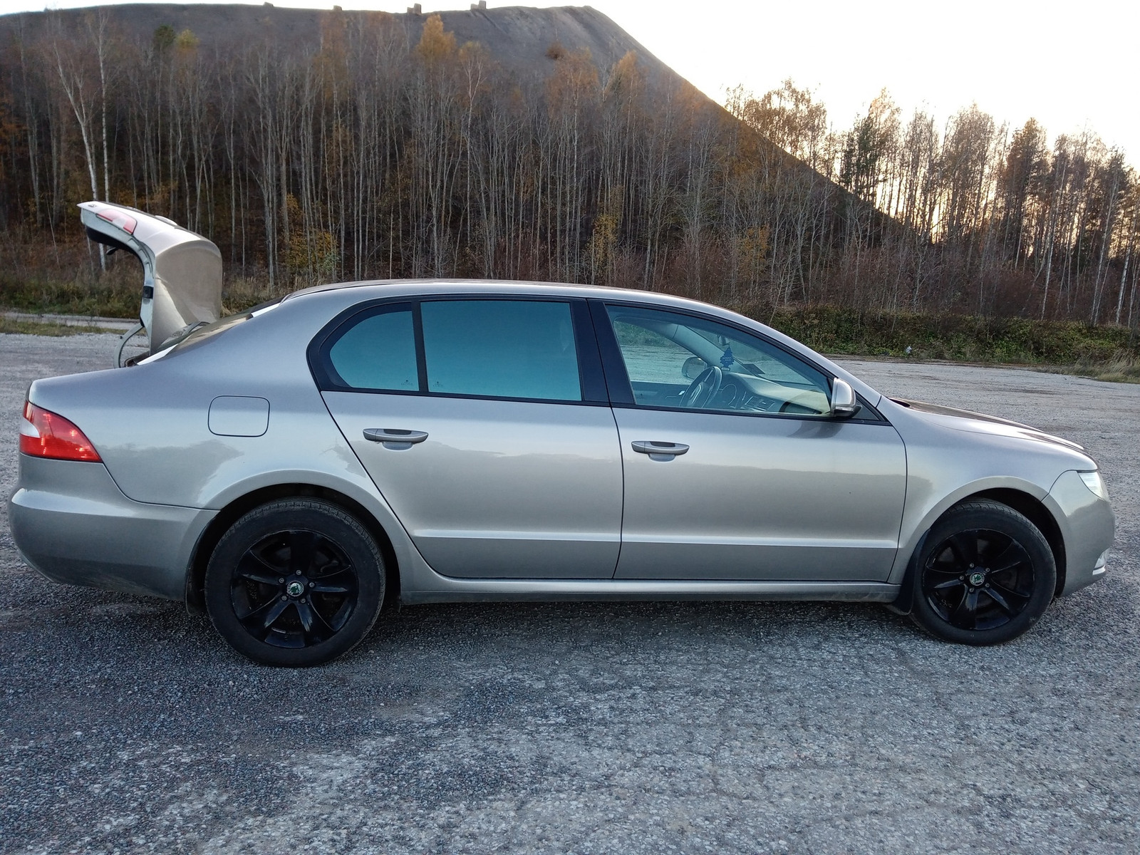 Škoda Superb 2011, photo 5/15