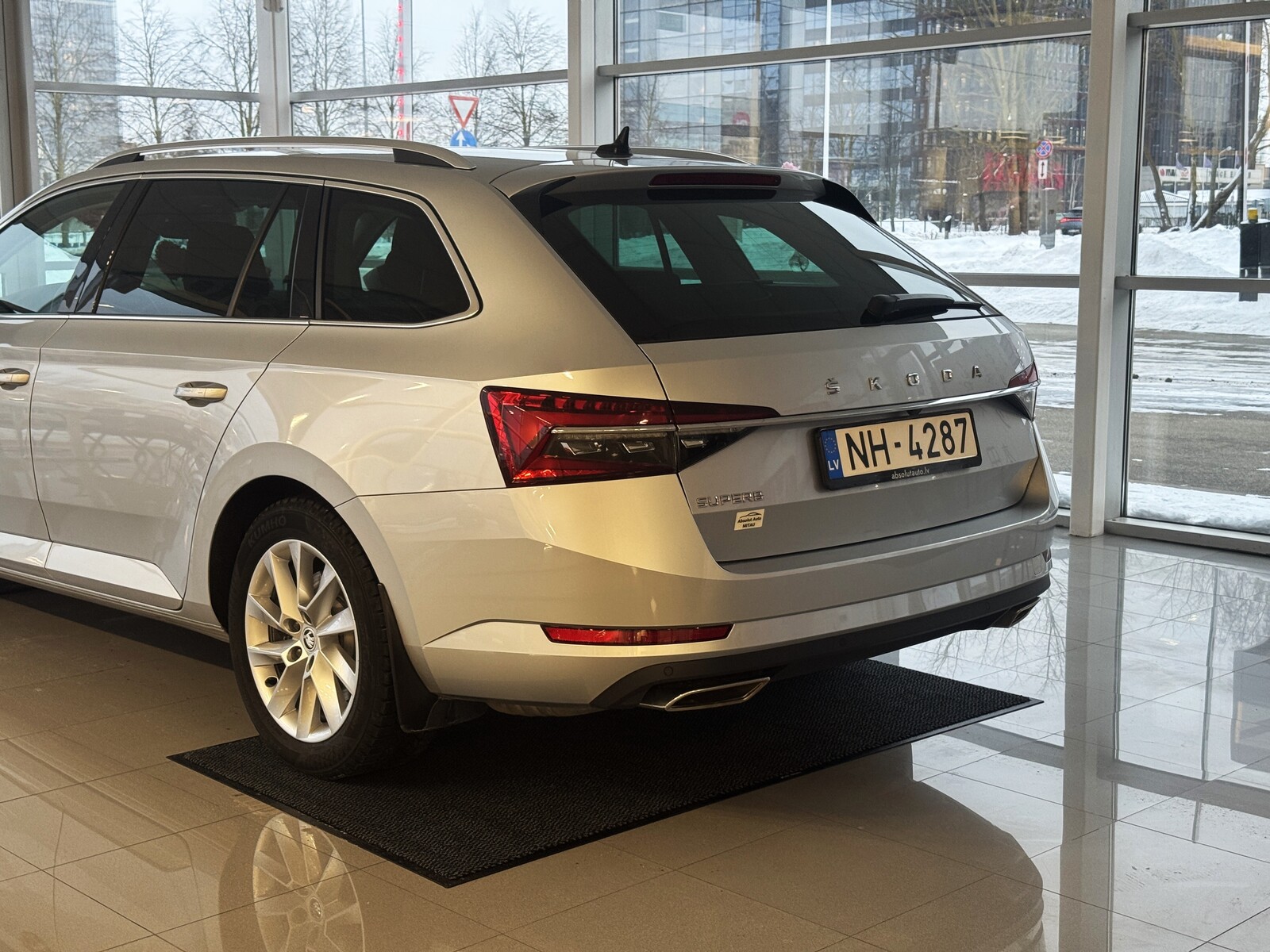 Škoda Superb 2022, photo 7/22