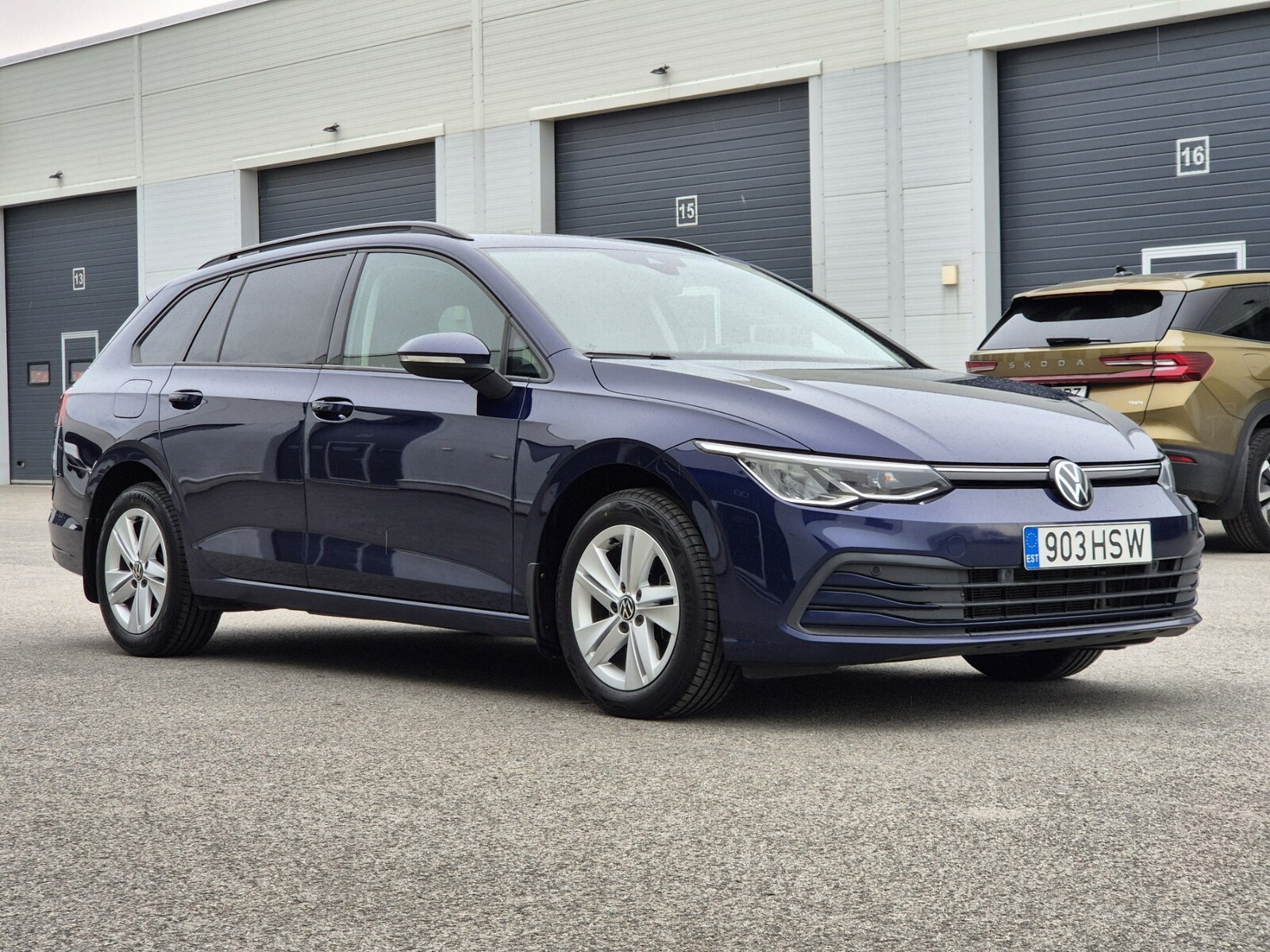 Volkswagen Golf 2023, photo 6/10