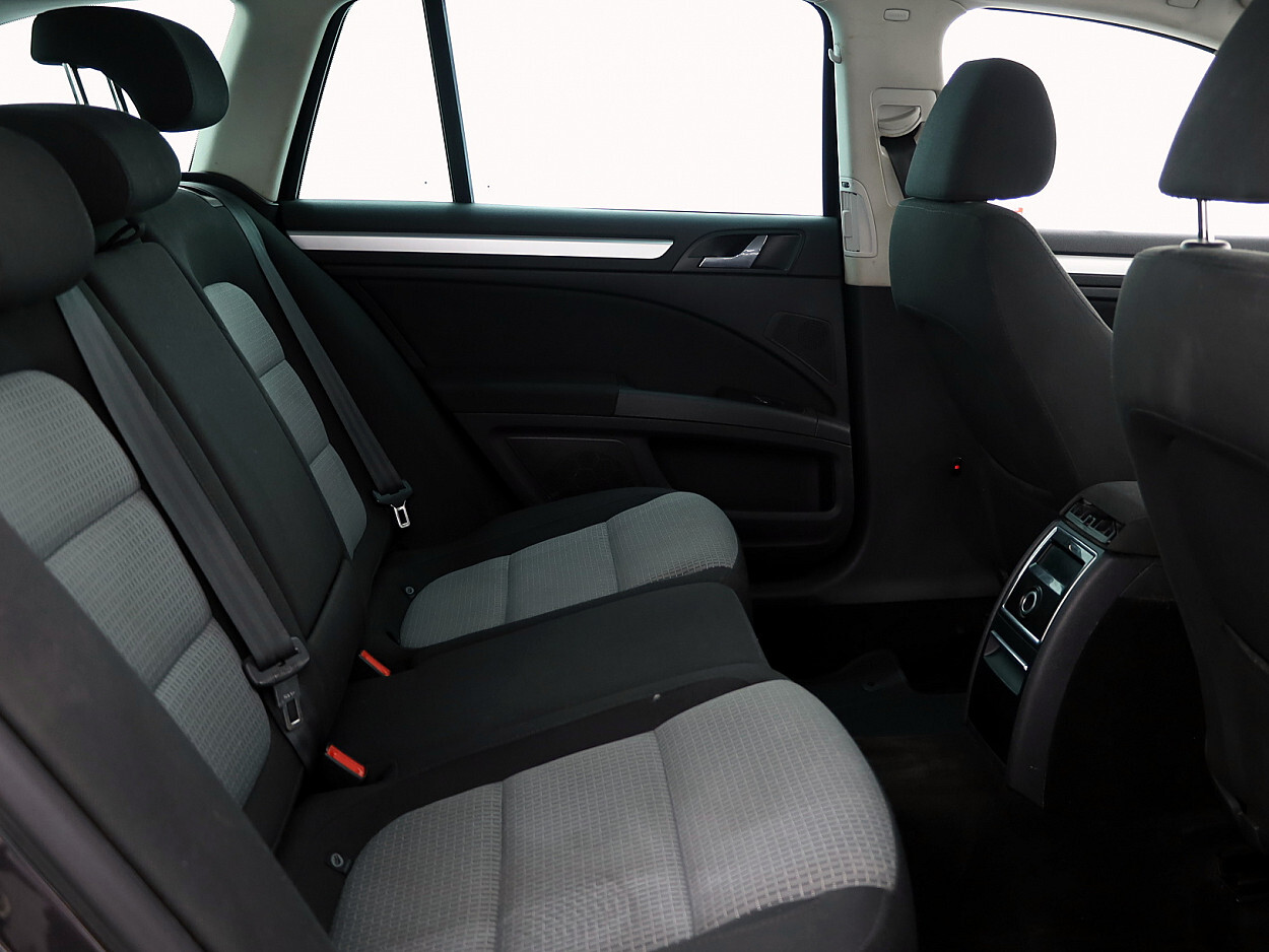 Škoda Superb 2010, photo 7/8