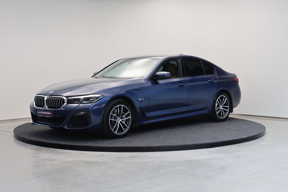 BMW 530, 2022, 215 kW, подключаемый гибрид (бензин/электричество), автомат, полный привод