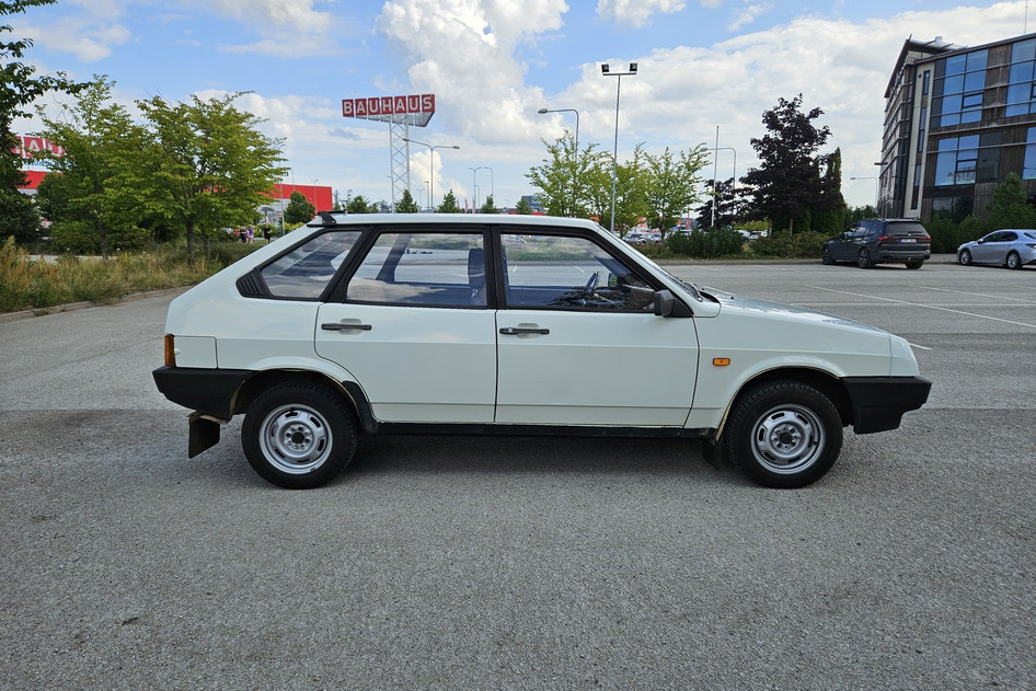 VAZ 2109, 1987, 1.3, 48 kW, бензин, механическая, передний привод
