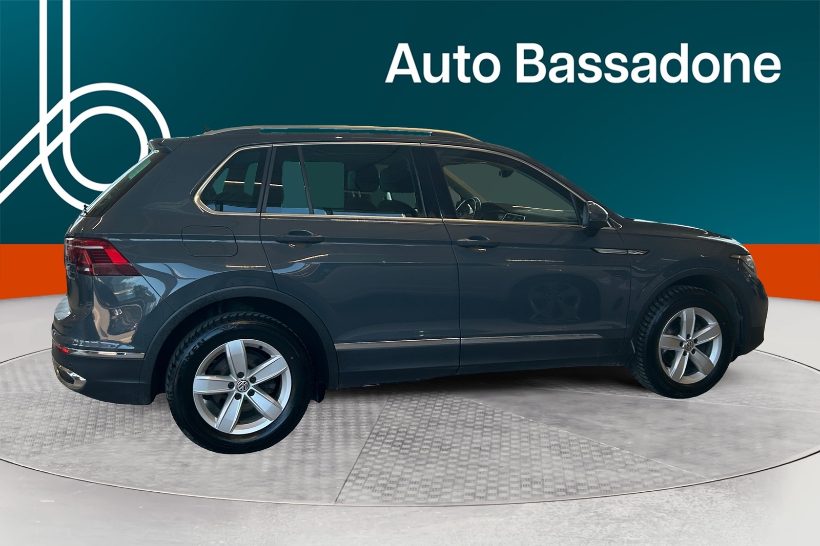 Volkswagen Tiguan 2021, photo 6/18
