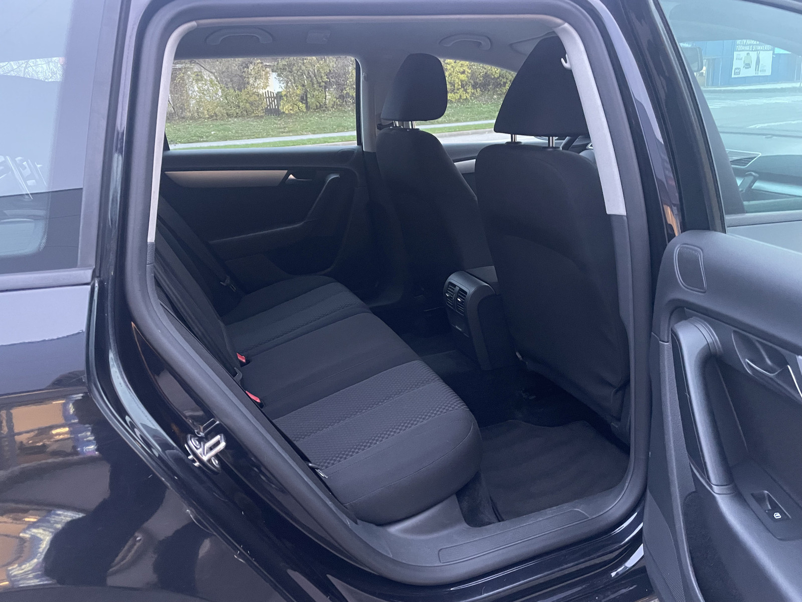 Volkswagen Passat 2011, photo 7/12