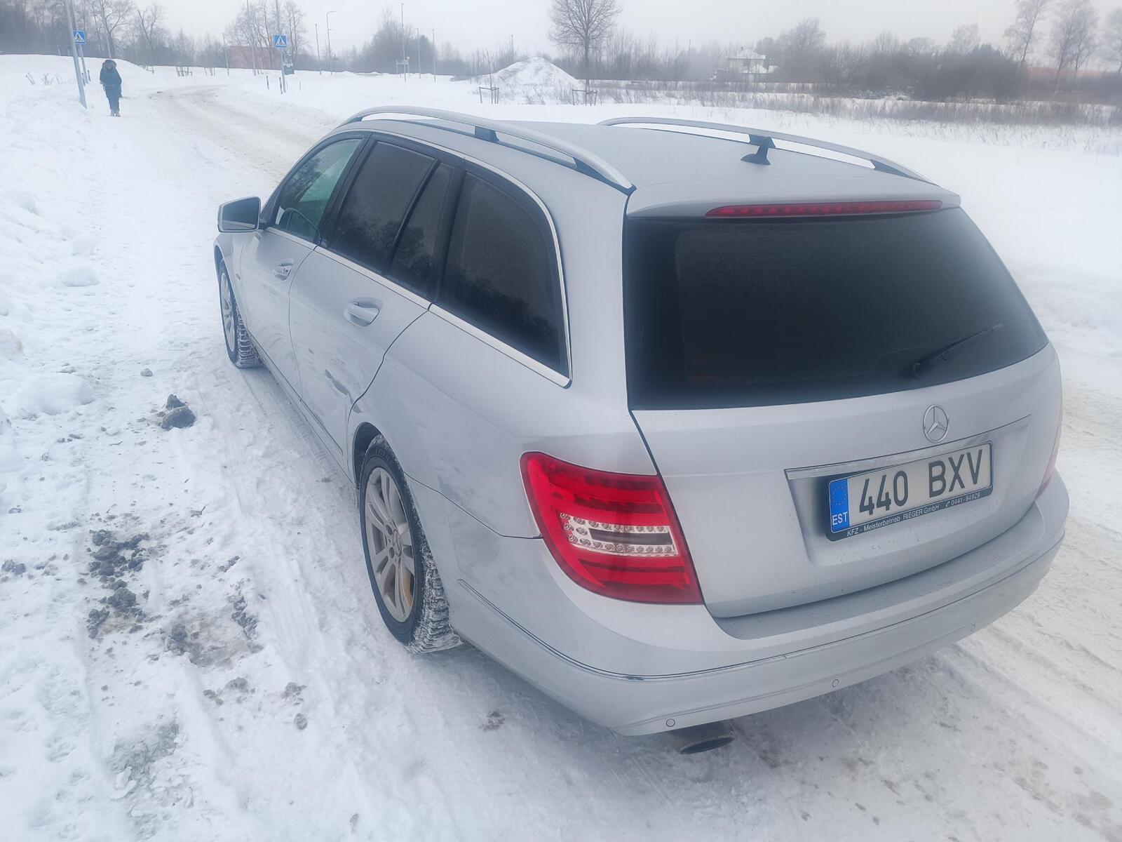 Mercedes-Benz C 220 2011, kuva 3/8
