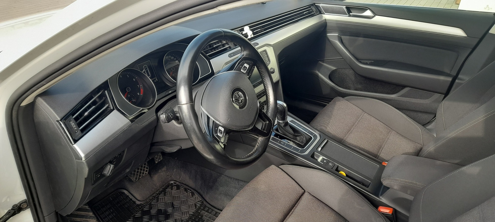 Volkswagen Passat 2017, photo 4/6