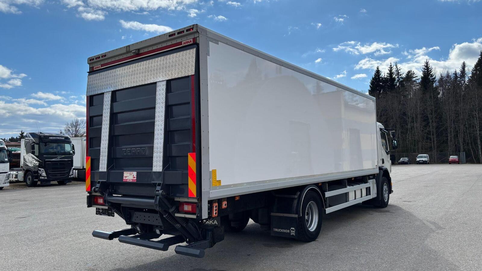 Volvo FE 320 2017, photo 4/27