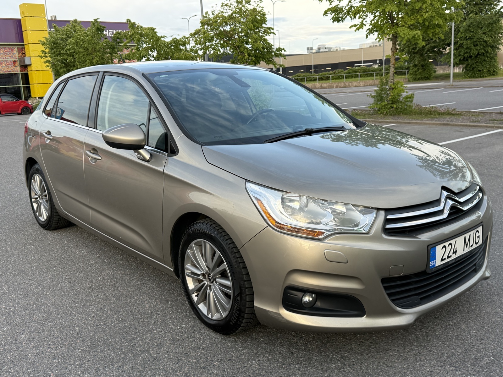 Citroën C4 2013, photo 2/15