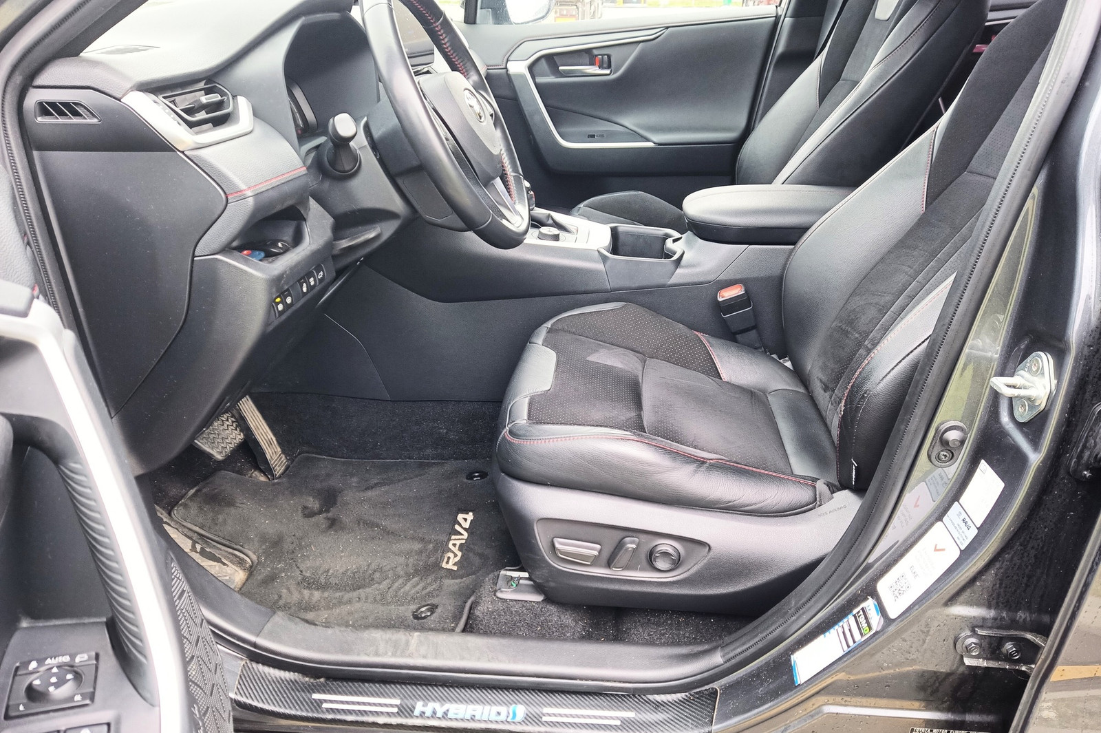 Toyota RAV4 2023, photo 6/8