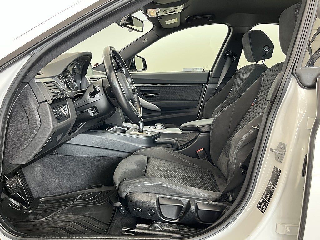 BMW 320 2015, photo 5/29