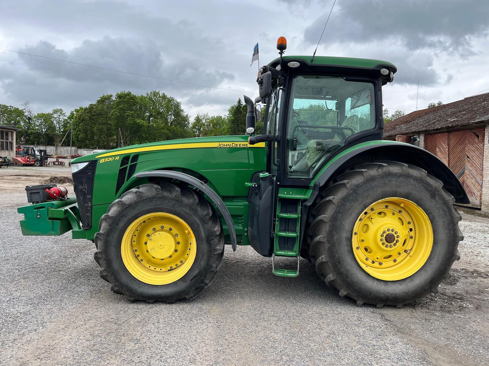 John Deere 8320R, photo 2/25