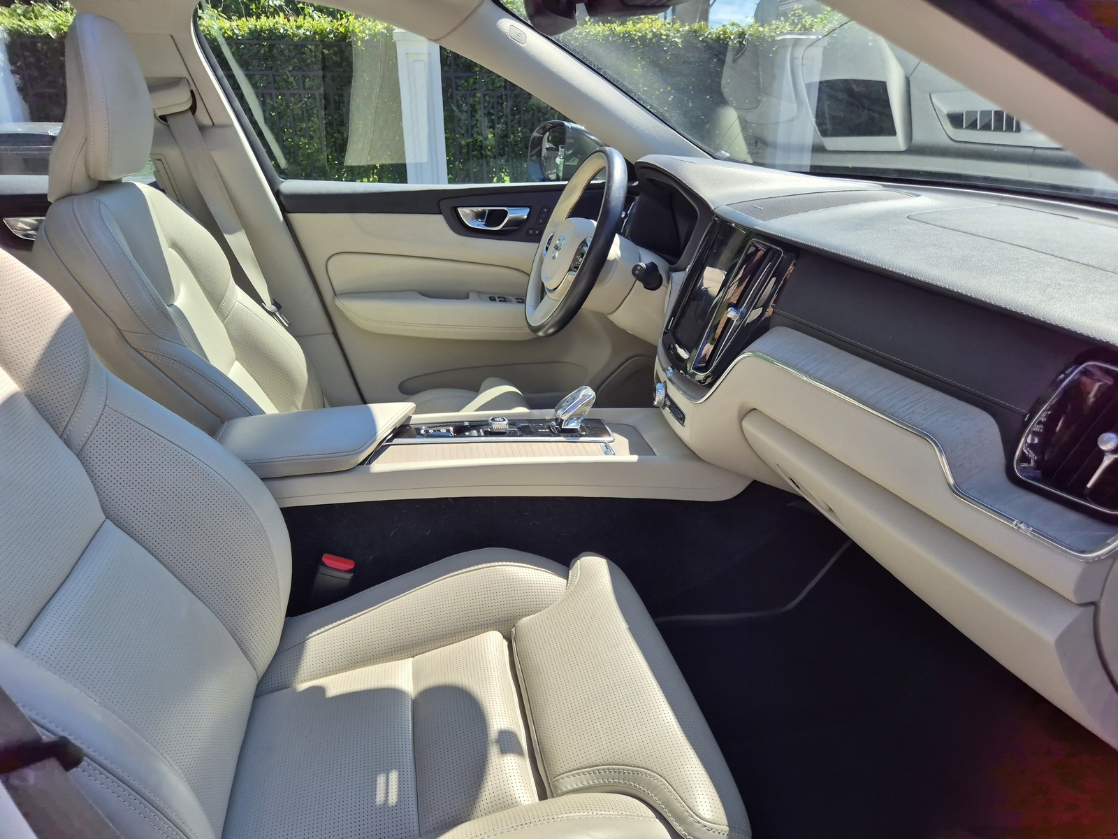 Volvo XC60 2020, photo 7/24