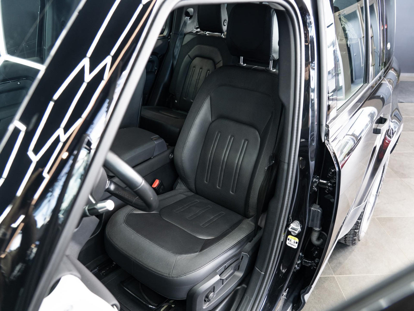 Land Rover Defender 2021, kuva 6/15