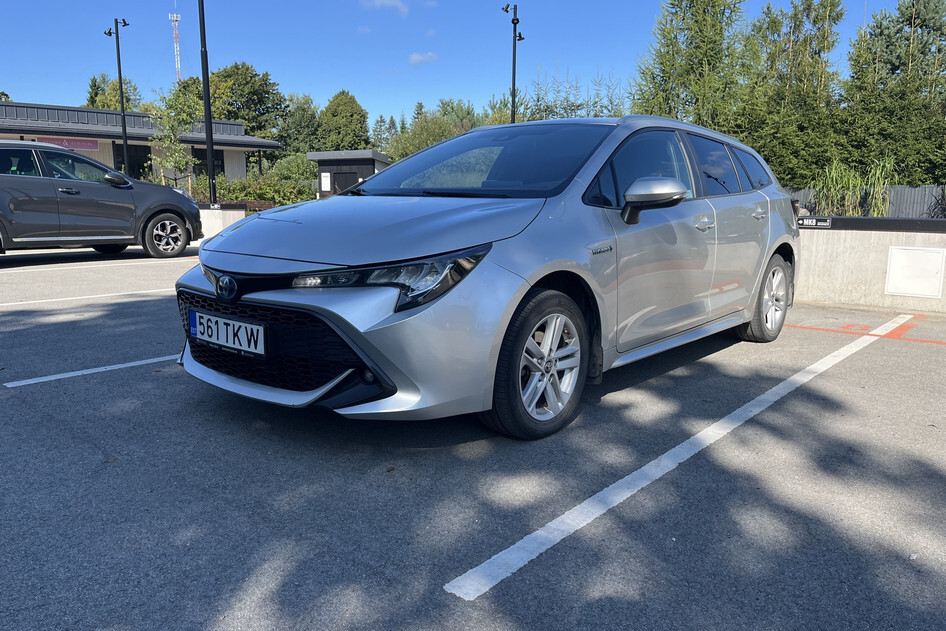 Toyota Corolla, 2020, 1.8, 72 kW, гибрид (бензин/электричество), автомат, передний привод