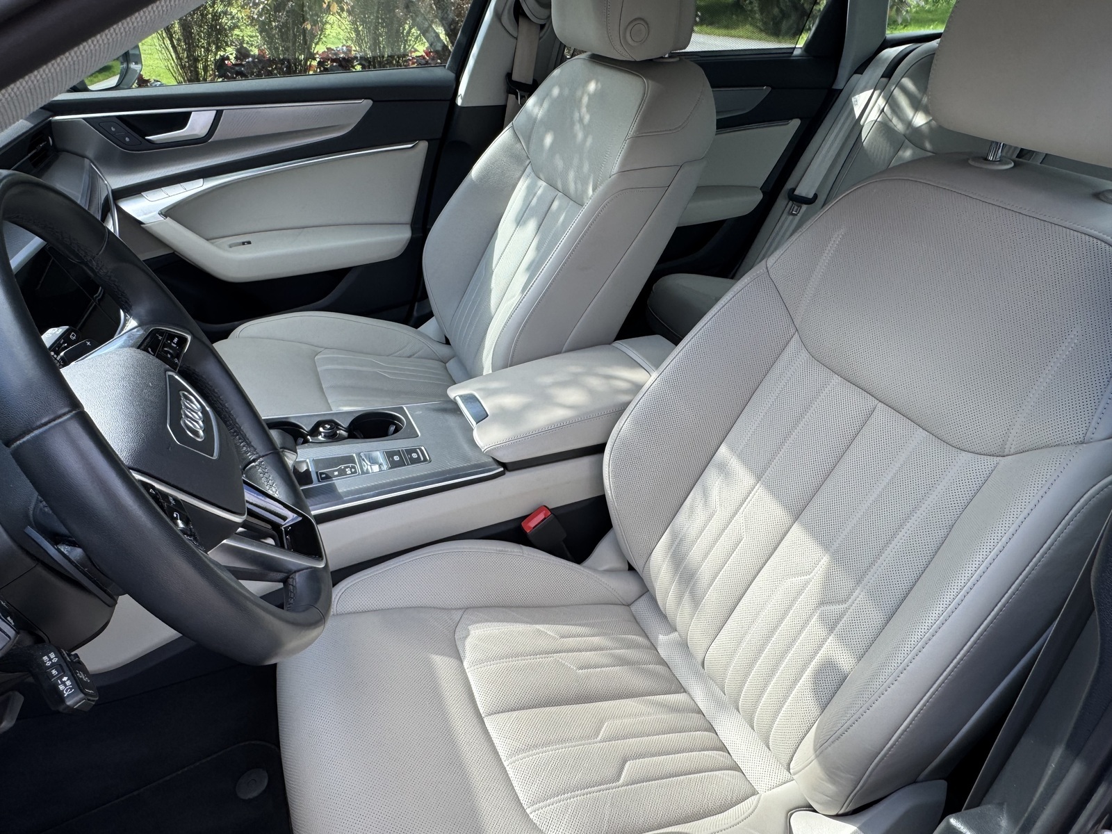 Audi A6 2022, photo 6/14