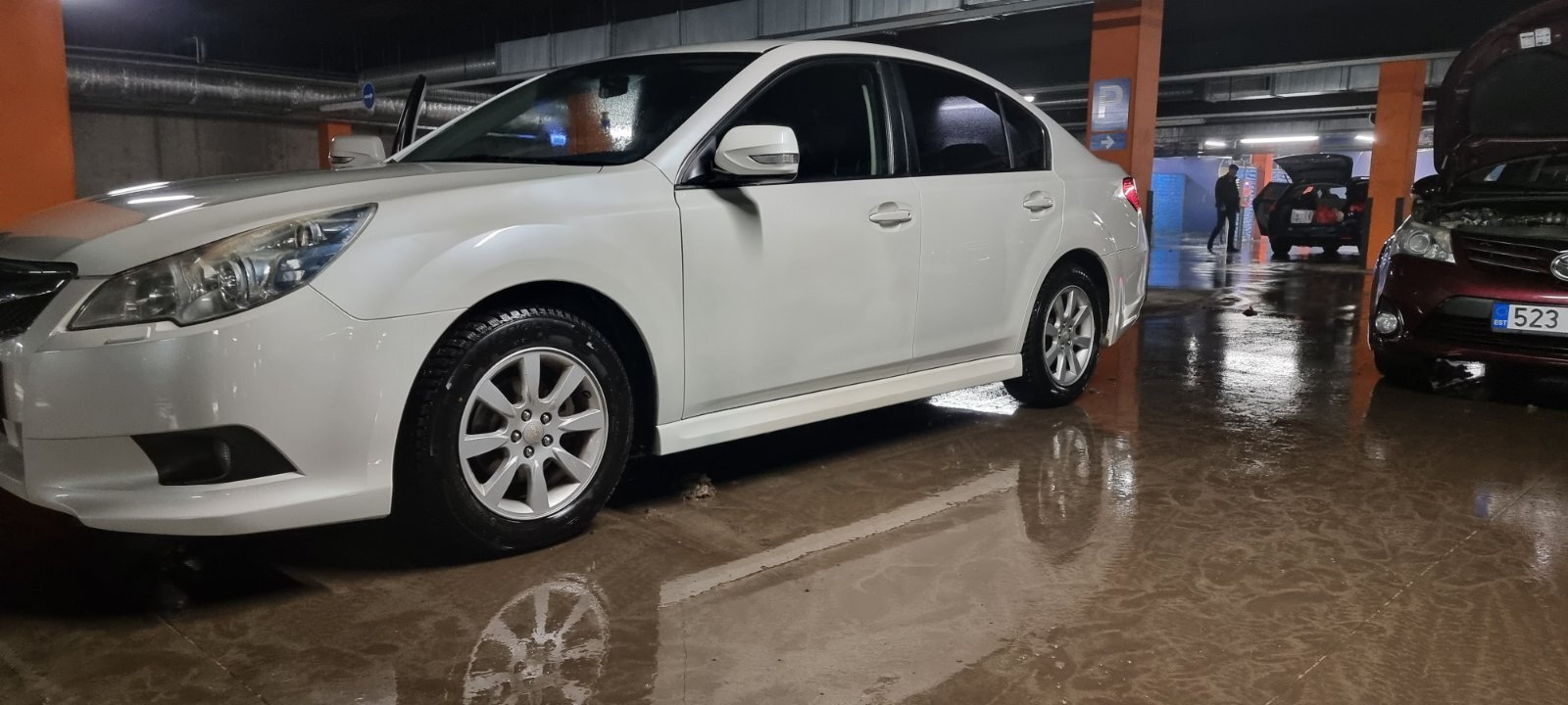 Subaru Legacy 2011, photo 2/3