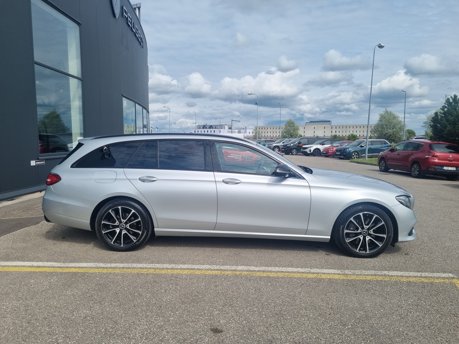 Mercedes-Benz E 220 2019, photo 2/12