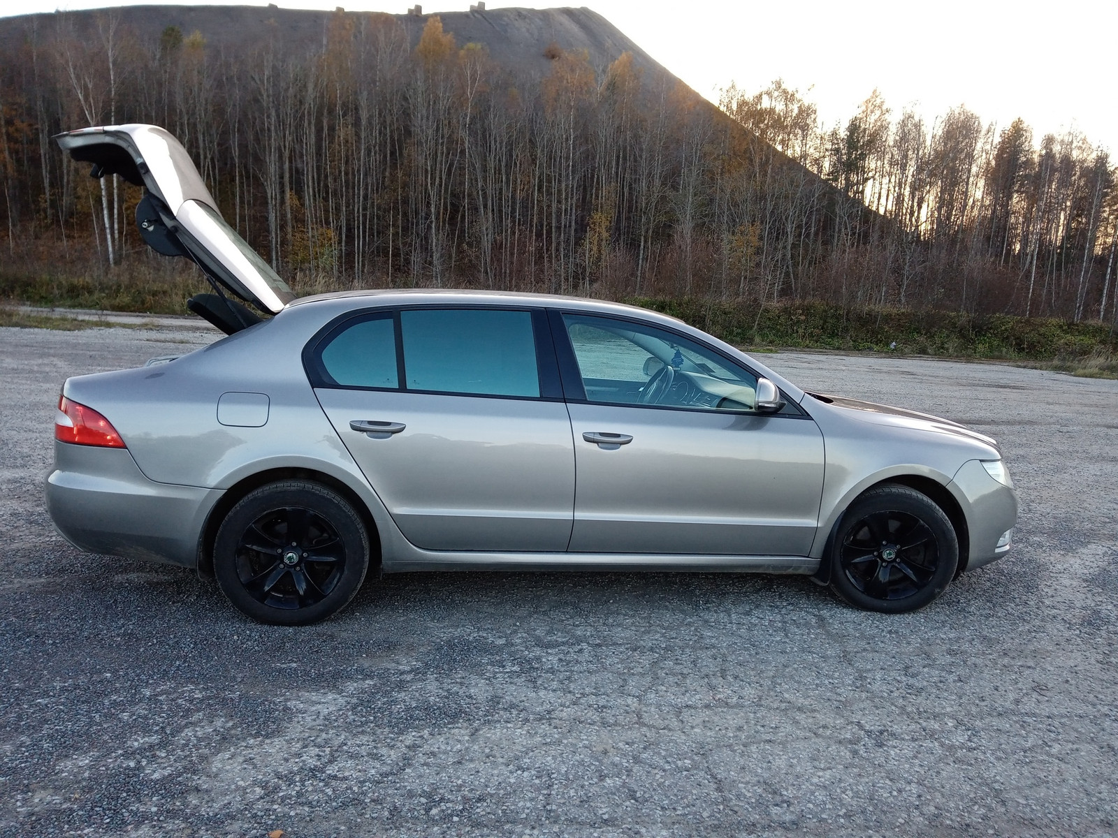 Škoda Superb 2011, photo 4/15