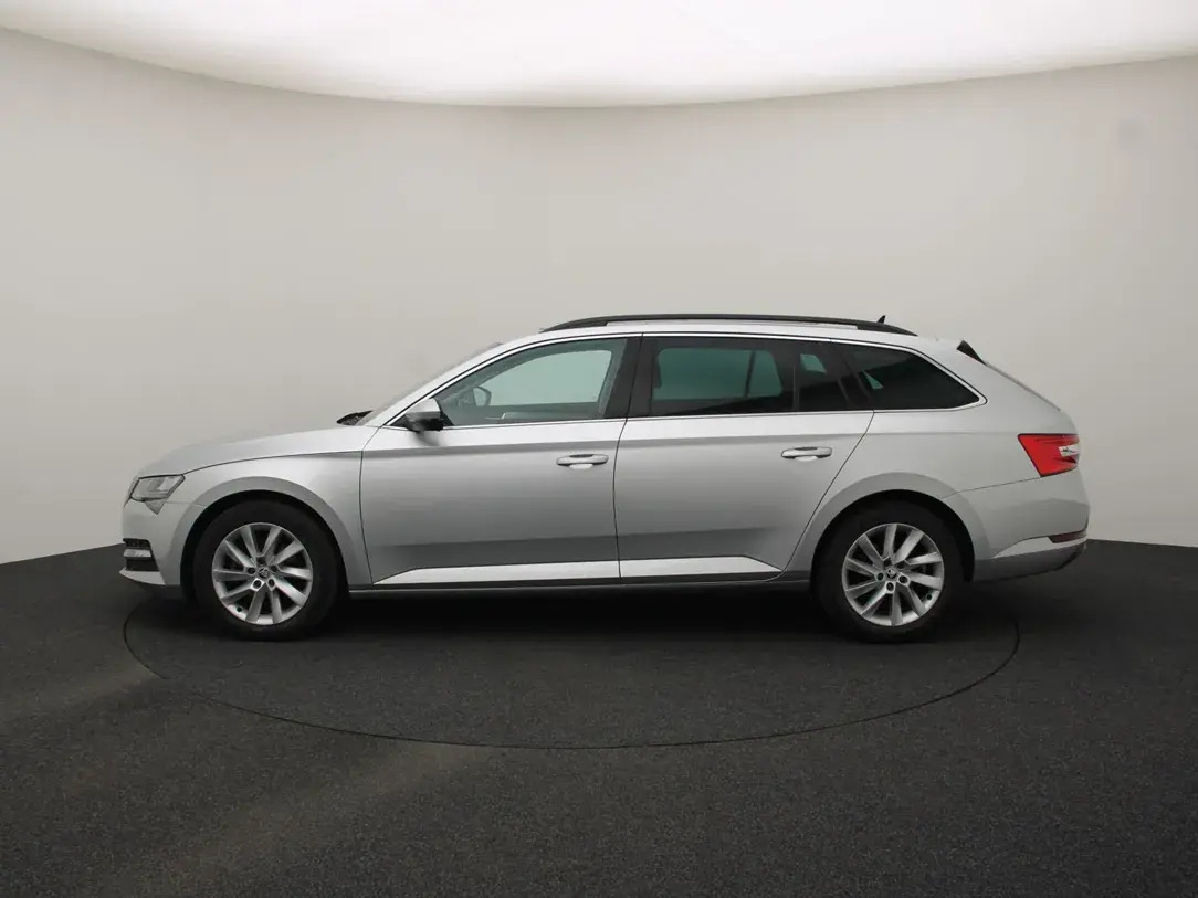 Škoda Superb 2022, photo 6/10