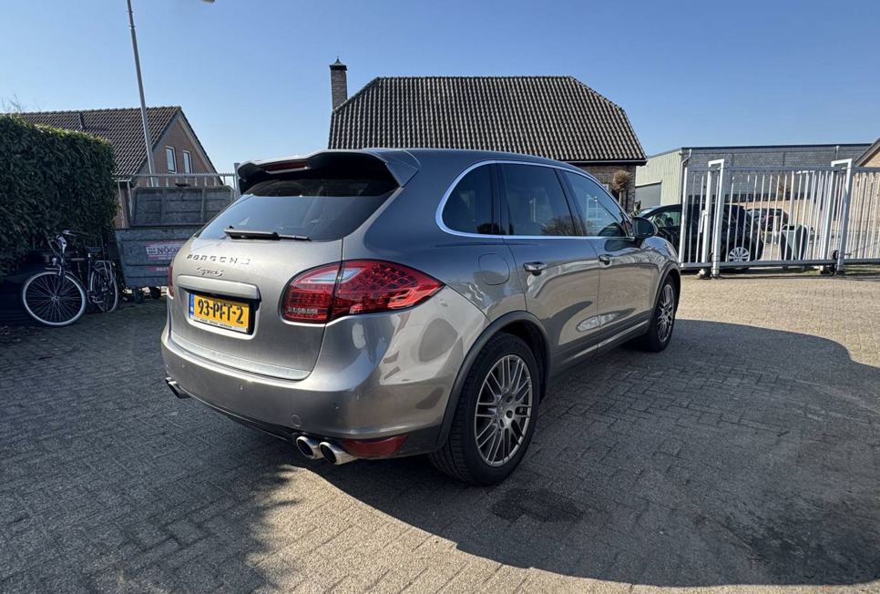 Porsche Cayenne S 2011, photo 4/8