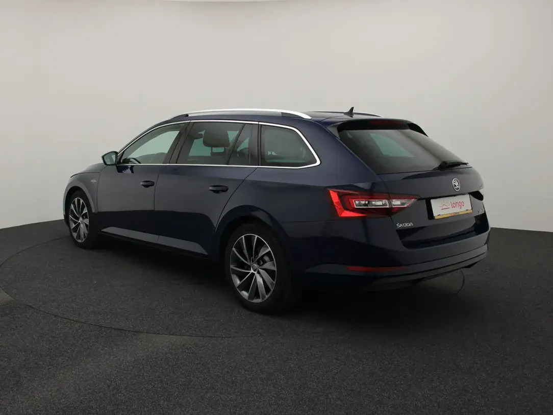 Škoda Superb 2017, photo 7/10