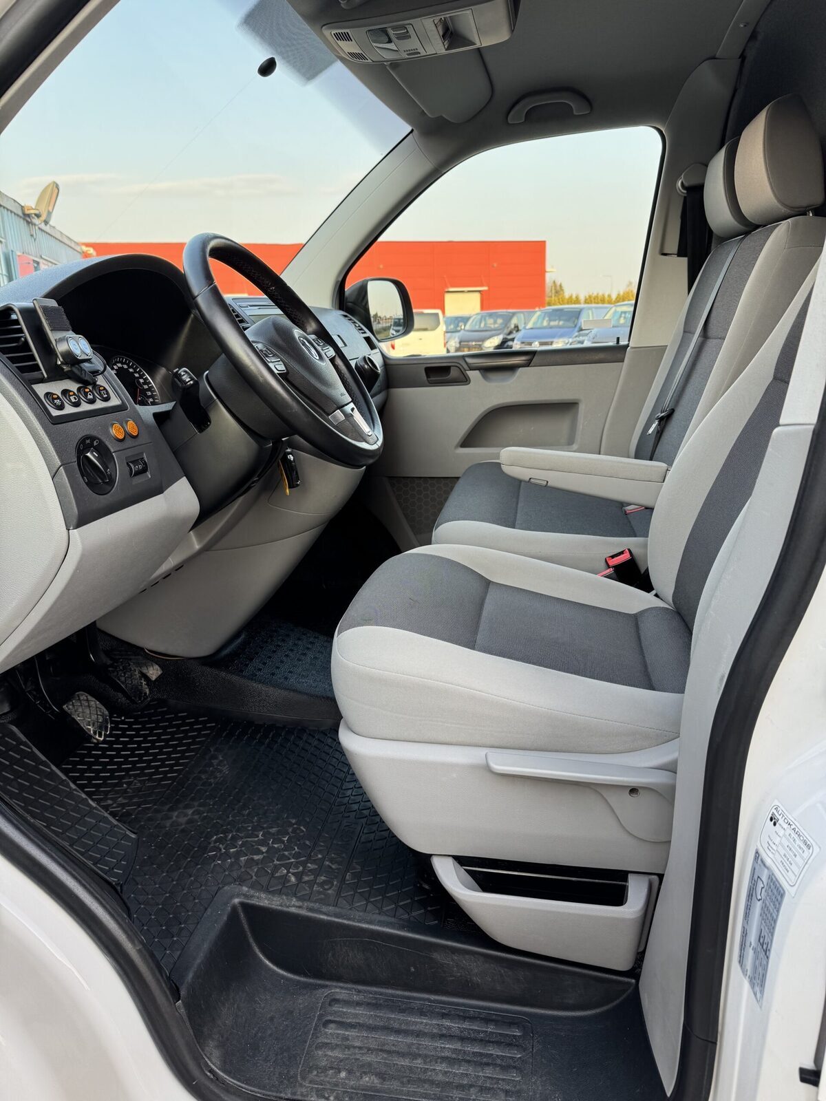 Volkswagen Transporter 2015, kuva 4/18