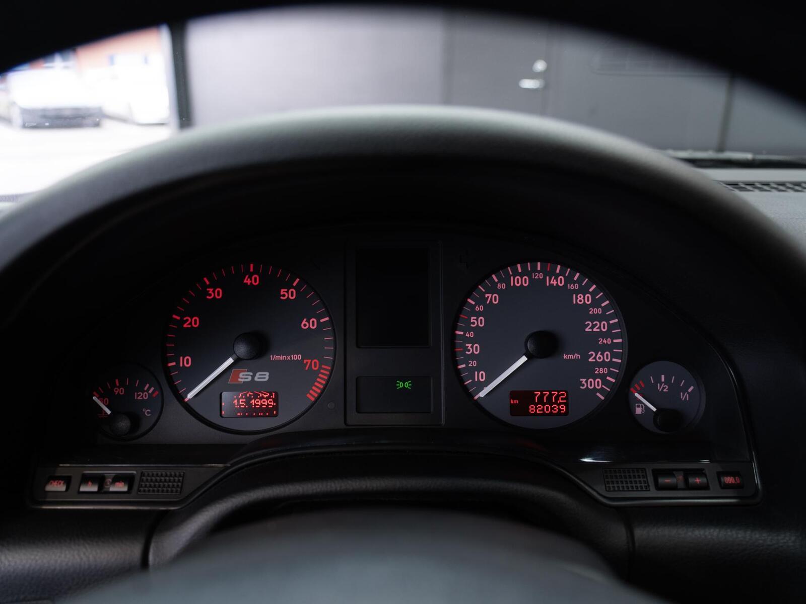 Audi S8 2001, photo 7/10