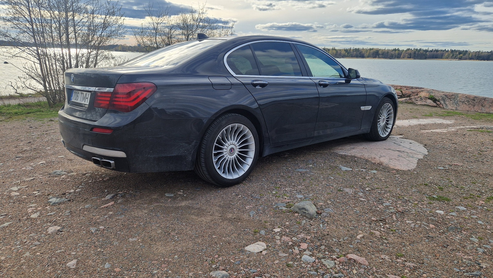 BMW 750 2012, photo 3/17