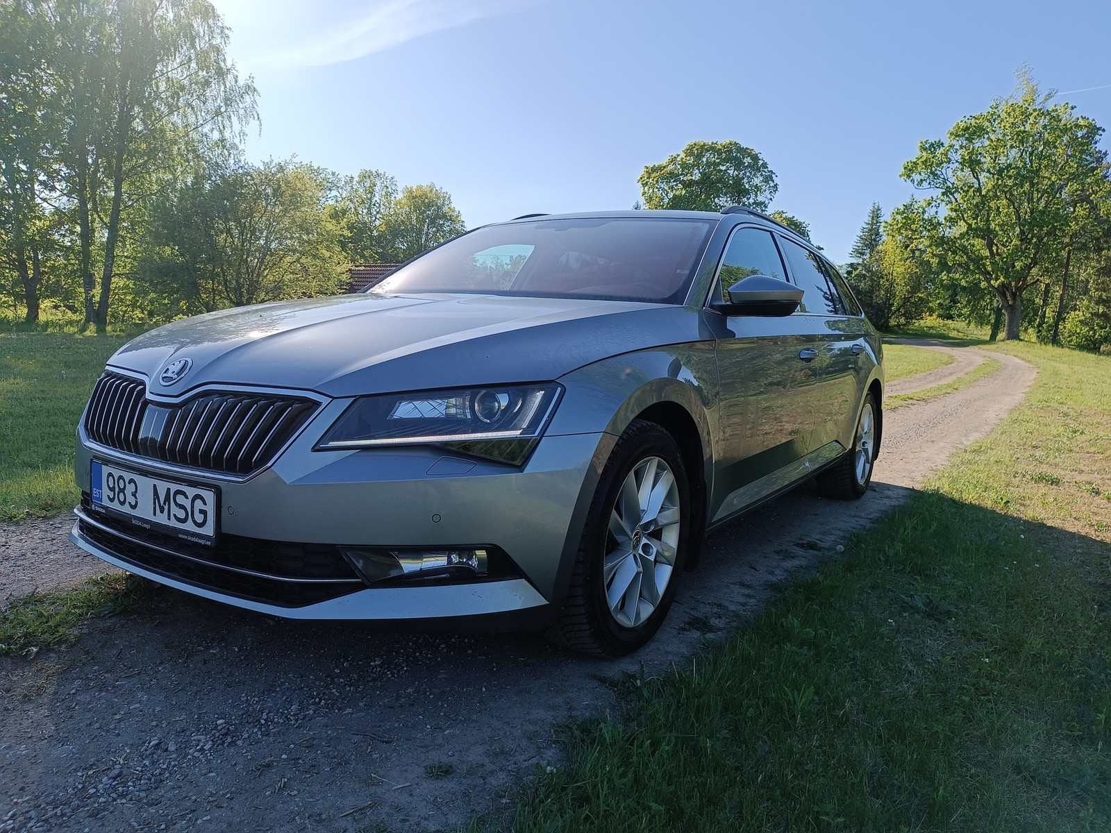 Škoda Superb 2019, photo 2/7