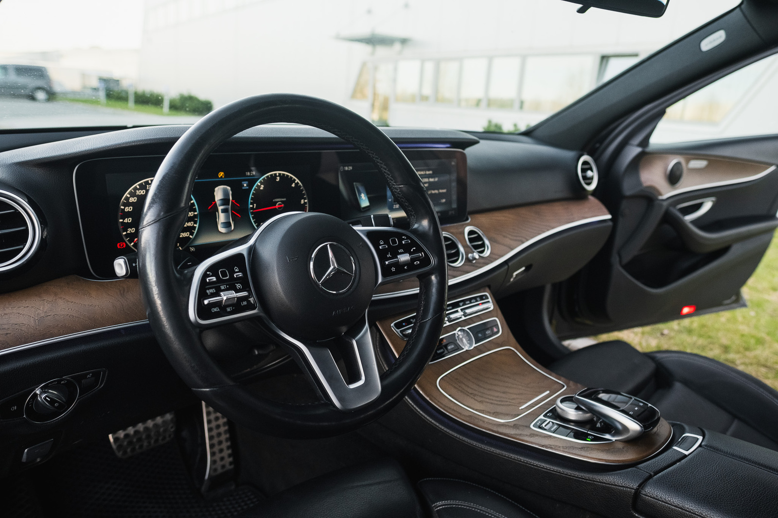 Mercedes-Benz E 200 2019, photo 5/10