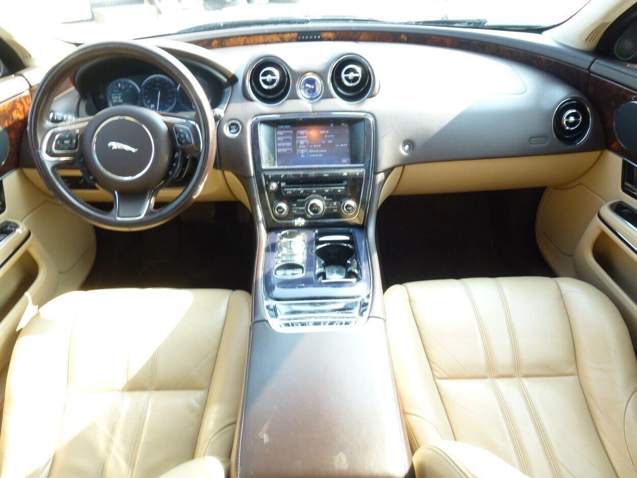 Jaguar XJ 2010, photo 5/6